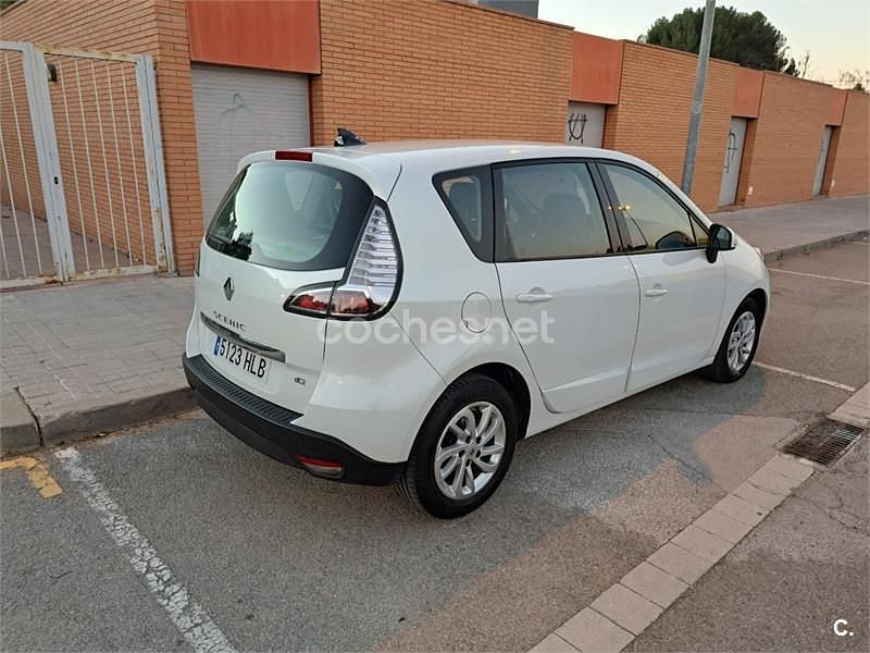 Usado Renault Scénic III Dynamique 110 CV (80 kW) 2012 Blanco Monovolumen