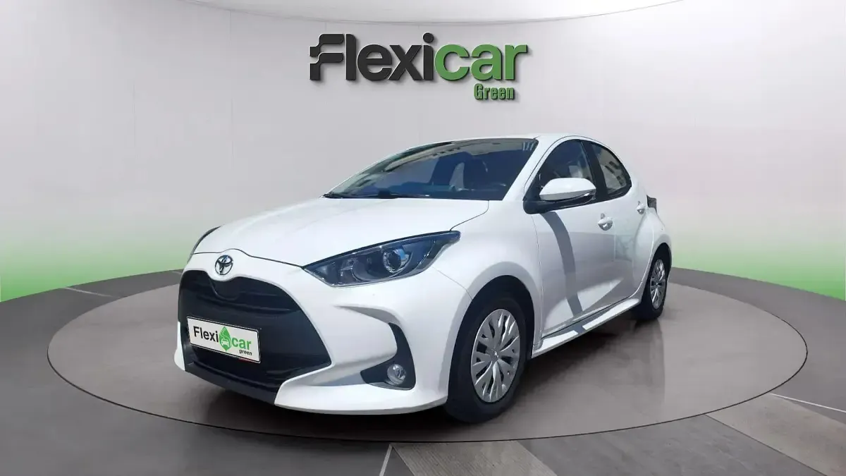 Usado Toyota Yaris Active 69 CV (50 kW) 2023 Blanco Utilitario