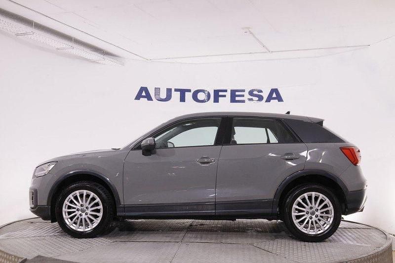 Usado Audi Q2 Design 116 CV (85 kW) 2019 Gris SUV