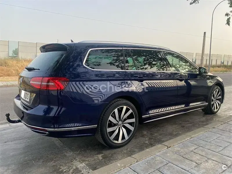 Usado VW Passat Sportline 190 CV (139 kW) 2017 Azul Familiar