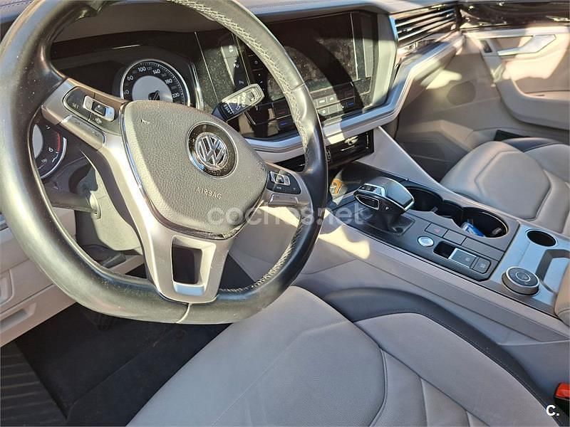 Usado VW Touareg 231 CV (169 kW) 2020 Gris / plata SUV
