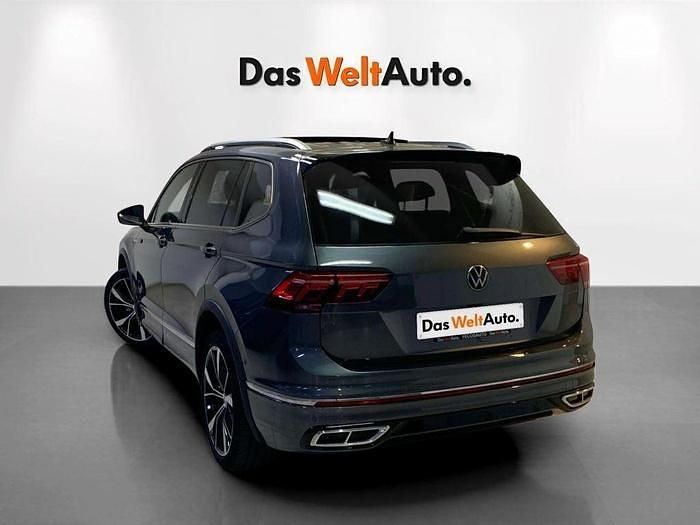 Gris / plata Usado 2022 VW Tiguan Allspace R-line SUV | 39.390 € (Un poco caro) - Imagen 1/4