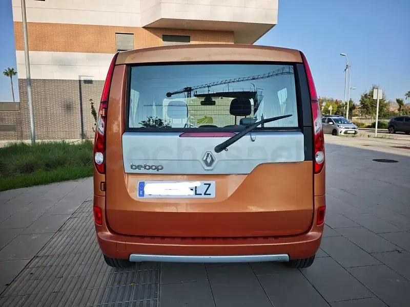 Usado Renault Kangoo Dynamique 105 CV (77 kW) 2010 Naranja Familiar