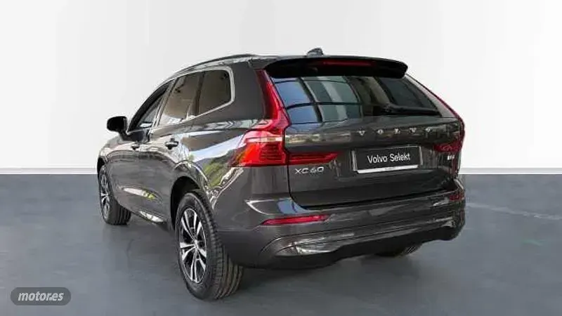 Usado Volvo XC60 Core 250 CV (183 kW) 2025 Gris / plata SUV