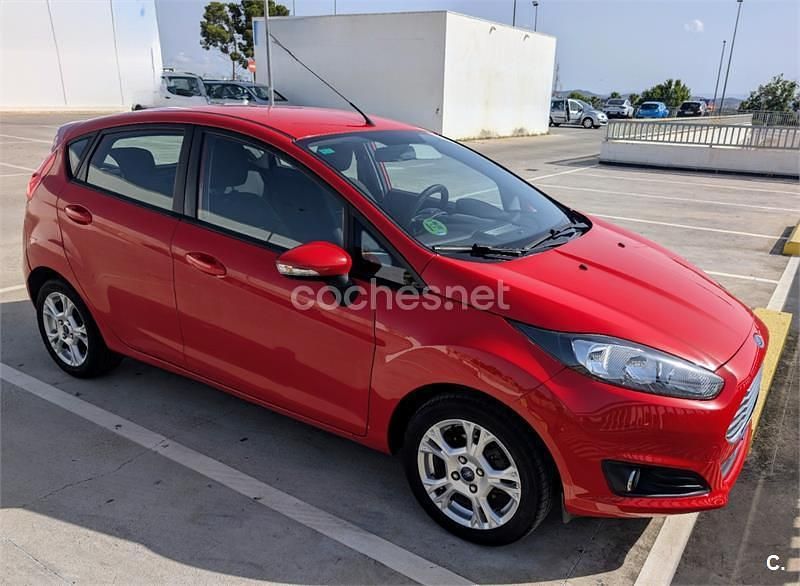 Rojo Usado 2013 Ford Fiesta Trend Utilitario | 6000 € (Precio justo) - Imagen 1/4