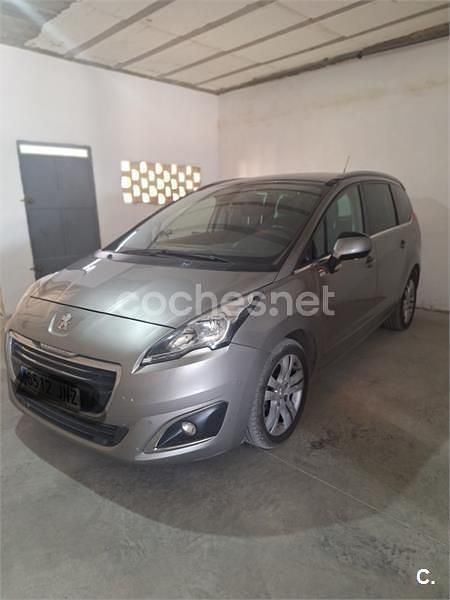 Beige Usado 2016 Peugeot 5008 Style Monovolumen | 10.500 € (Precio justo) - Imagen 1/4