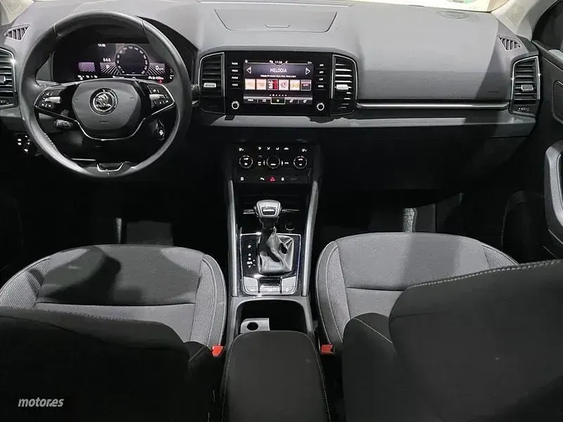Usado Skoda Karoq Selection 150 CV (110 kW) 2025 Gris / plateado SUV
