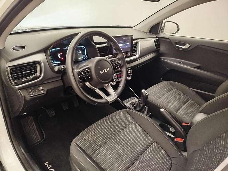 Usado Kia Stonic 101 CV (74 kW) 2025 Blanco SUV