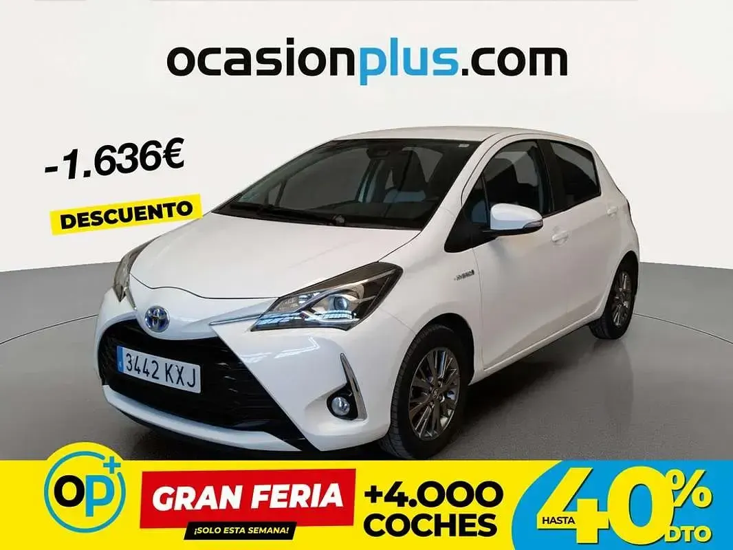 Usado Toyota Yaris Hybrid Active 100 CV (73 kW) 2019 Blanco Utilitario