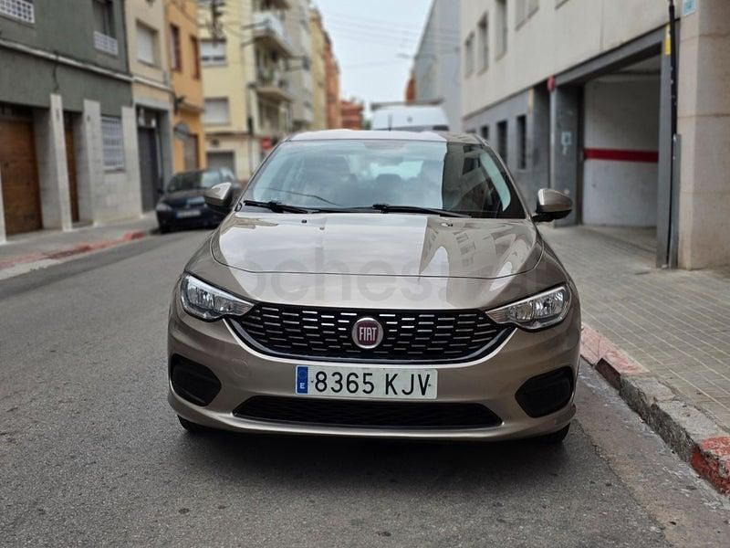 Usado Fiat Tipo Easy 95 CV (69 kW) 2018 Beige Berlina