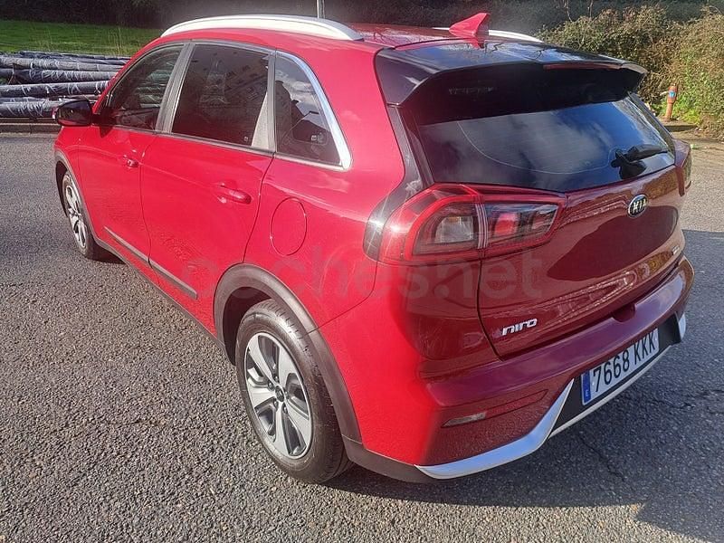 Usado Kia Niro 141 CV (103 kW) 2018 Granate SUV