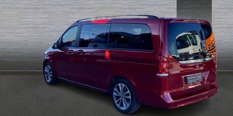 Usado Mercedes V250 Avantgarde 190 CV (139 kW) 2022 Rojo Monovolumen