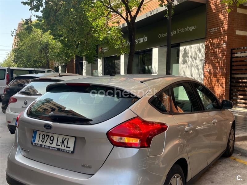 Gris / plata Usado 2017 Ford Focus Berlina | 7000 € (Super precio) - Imagen 1/4