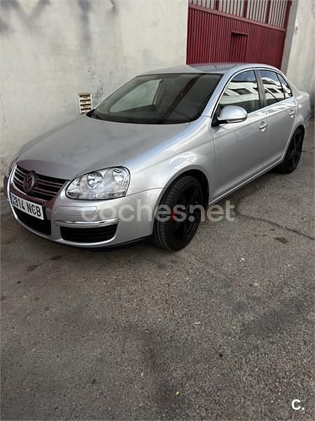 Gris / plata Usado 2009 VW Jetta Highline Berlina | 7550 € (Super precio) - Imagen 1/4