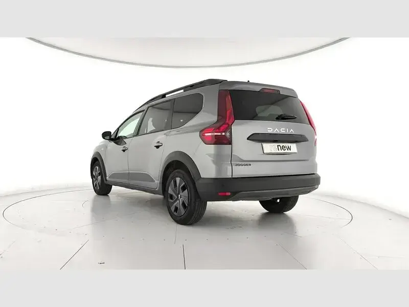 Usado Dacia Jogger Expression 100 CV (73 kW) 2025 Gris Monovolumen