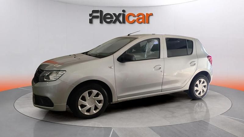 Usado Dacia Sandero Acces 75 CV (55 kW) 2018 Gris Utilitario