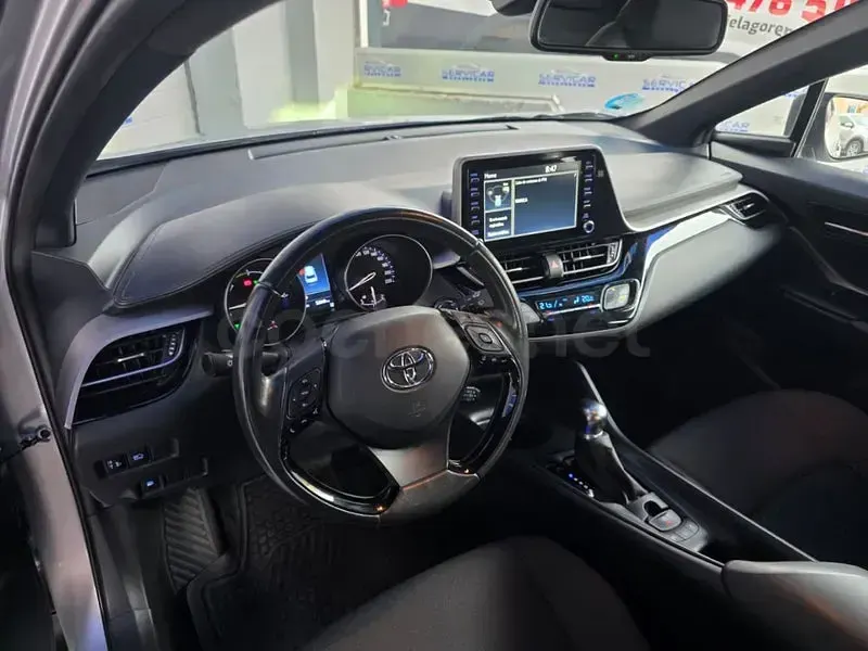 Usado Toyota C-HR Advance 122 CV (89 kW) 2022 Gris / plata SUV