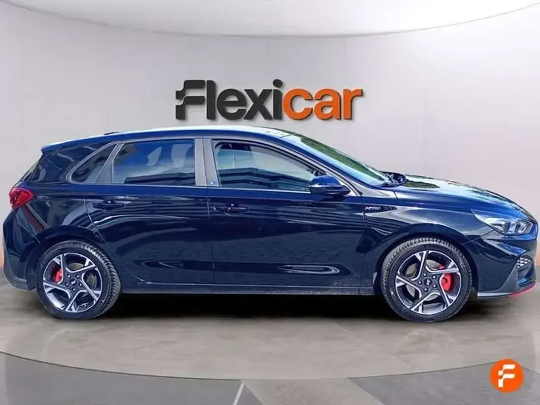 Usado Hyundai i30 N Line 120 CV (88 kW) 2022 Negro Berlina