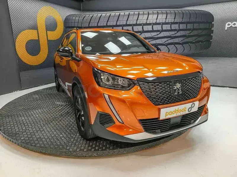 Usado Peugeot 2008 Allure 130 CV (95 kW) 2023 Naranja SUV