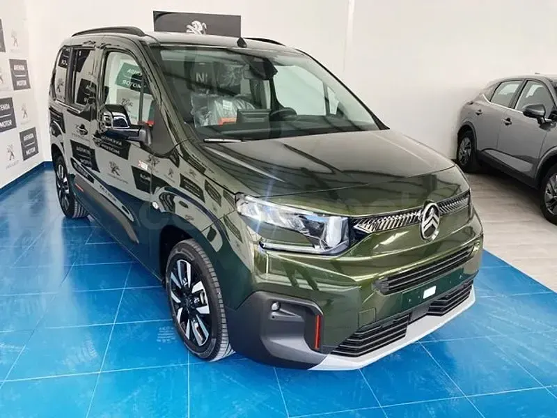 Nuevo Citroën Berlingo 130 CV (95 kW) 2026 Verde Monovolumen