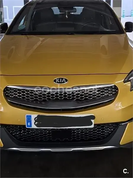 Usado Kia XCeed 140 CV (102 kW) 2019 Amarillo SUV