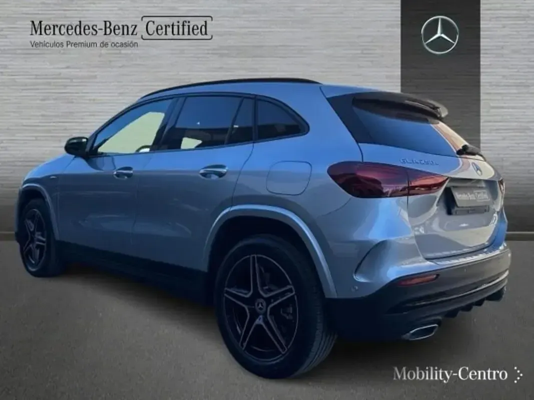 Usado Mercedes GLA250 AMG line 163 CV (119 kW) 2025 Plata iridio metalizada SUV