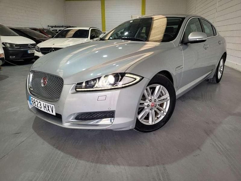 Usado Jaguar XF Premium Luxury 200 CV (147 kW) 2014 Gris Berlina