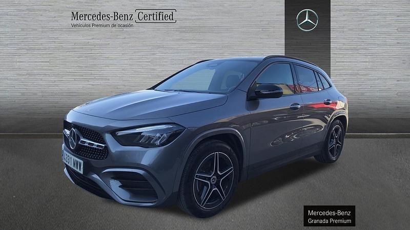 Gris Usado 2024 Mercedes GLA200 AMG line SUV | 44.500 € (Un poco caro) - Imagen 1/4