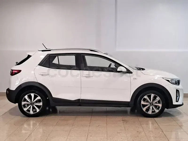 Usado Kia Stonic 79 CV (58 kW) 2024 Blanco SUV