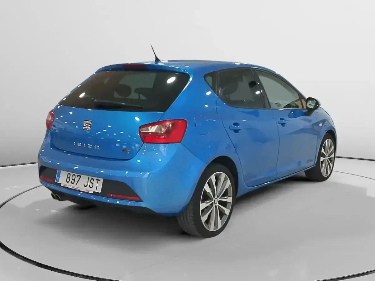 Usado Seat Ibiza Crono 110 CV (80 kW) 2016 Azul Berlina