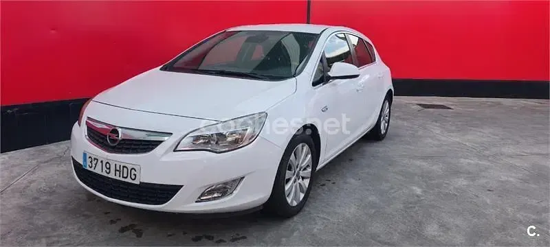 Usado Opel Astra Excellence 110 CV (80 kW) 2011 Blanco Berlina