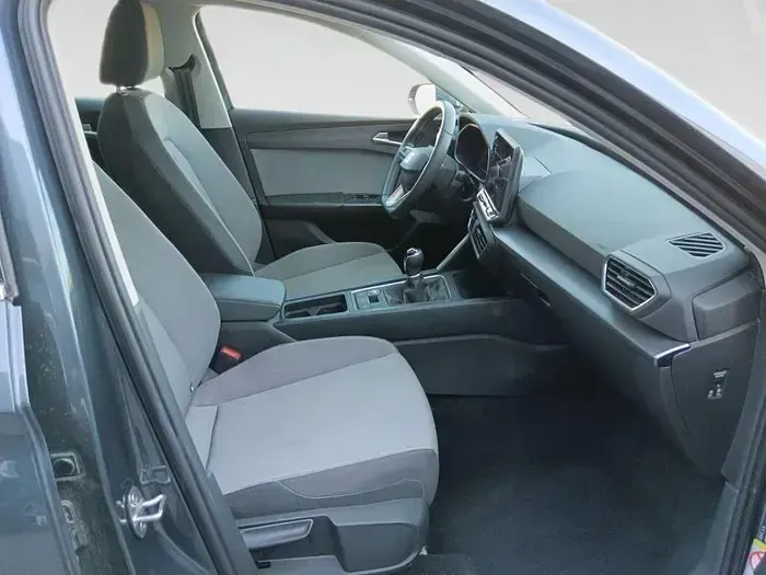 Usado Seat Leon Style 116 CV (85 kW) 2025 Gris