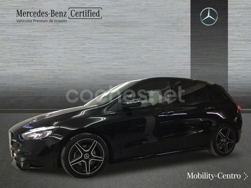 Negro noche Usado 2023 Mercedes B200 AMG line Monovolumen | 35.300 € (Un poco caro) - Imagen 1/4