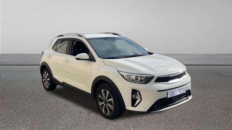 Usado Kia Stonic 84 CV (61 kW) 2023 Blanco SUV