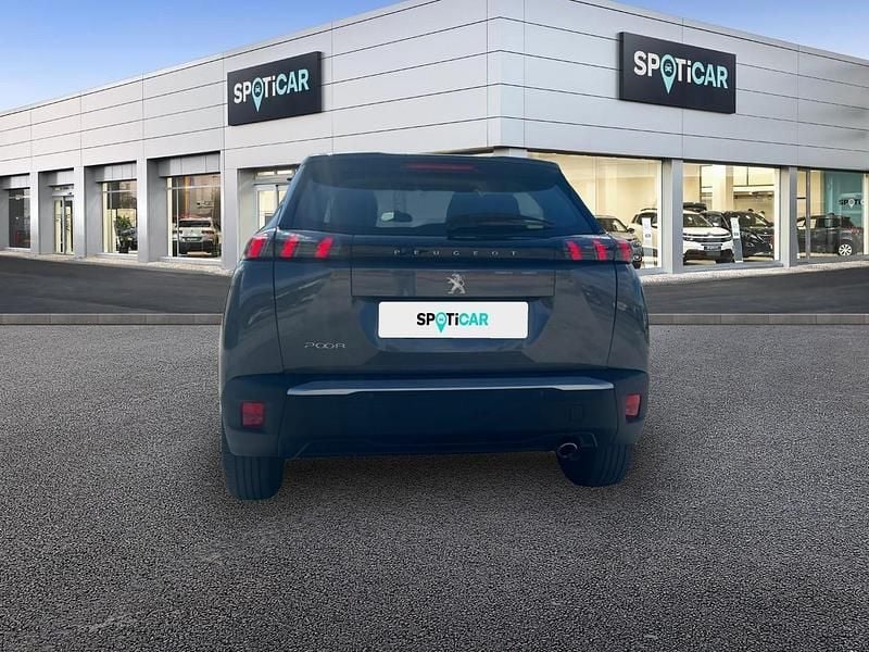 Usado Peugeot 2008 Active 110 CV (80 kW) 2021 Gris SUV
