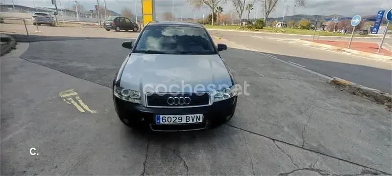 Usado Audi A4 130 CV (95 kW) 2002 Azul Berlina