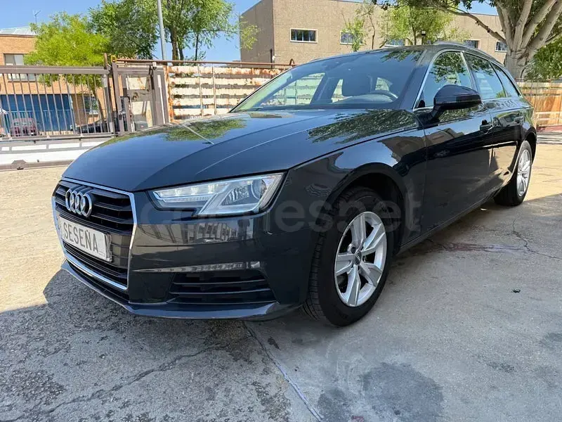 Usado Audi A4 Advanced 150 CV (110 kW) 2017 Gris / plata Familiar