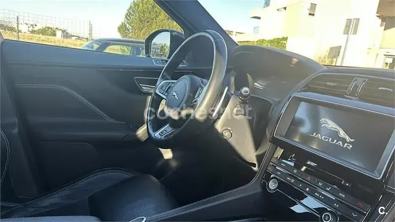 Usado Jaguar F-Pace R-Sport 340 CV (250 kW) 2017 Rojo SUV