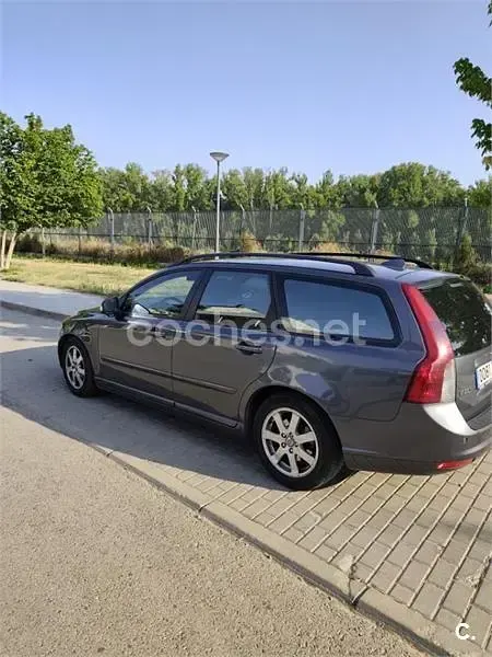 Usado Volvo V50 Momentum 109 CV (80 kW) 2010 Gris / plata Familiar