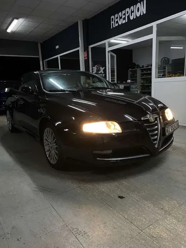 Usado Alfa Romeo GT Distinctive 150 CV (110 kW) 2006 Blanco Coupe