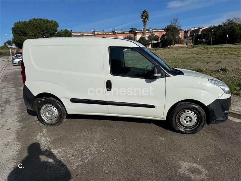 Usado Fiat Doblò 90 CV (66 kW) 2011 Blanco Monovolumen