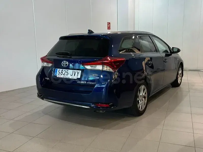 Usado Toyota Auris Hybrid Advance 136 CV (100 kW) 2017 Azul Familiar