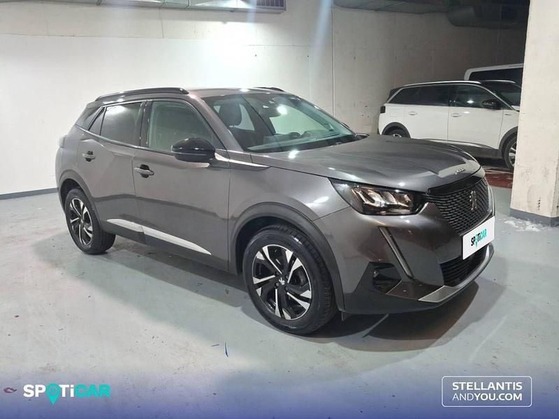 Usado Peugeot 2008 Allure 130 CV (95 kW) 2022 Gris SUV