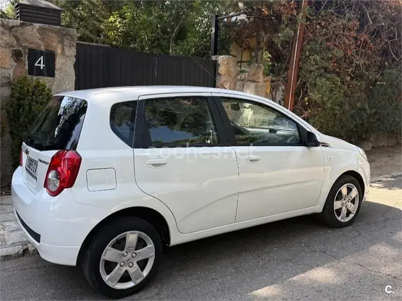 Usado Chevrolet Aveo LS 84 CV (61 kW) 2010 Blanco Berlina