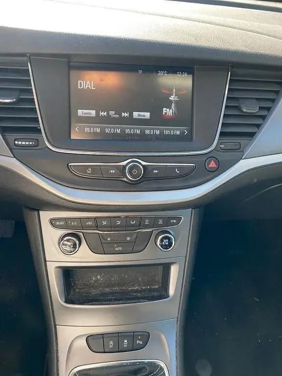 Używany Opel Astra S 110 KM (80 kW) 2019 Biały