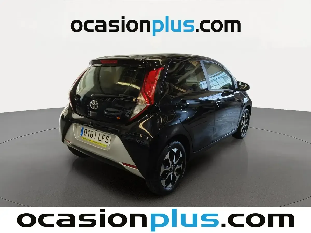 Usado Toyota Aygo X-play 72 CV (52 kW) 2020 Negro Utilitario
