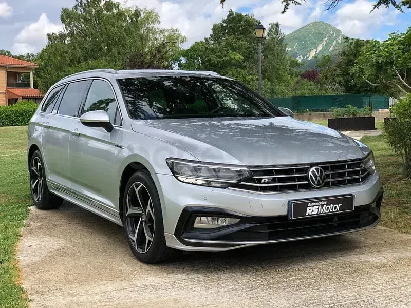 Usado VW Passat R-line 200 CV (147 kW) 2021 Gris / plata Familiar