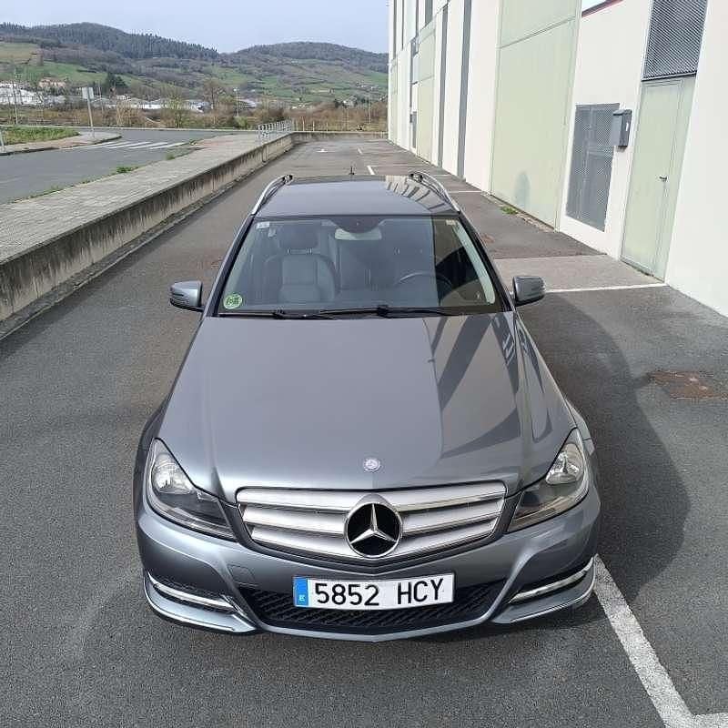 Usado Mercedes C220 170 CV (125 kW) 2012 Plateado Familiar