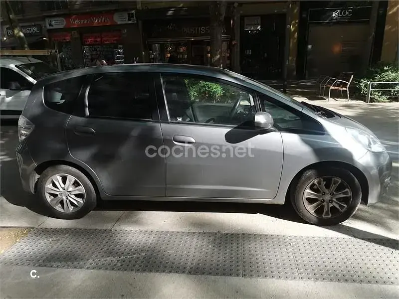 Usado Honda Jazz Elegance 98 CV (72 kW) 2011 Gris / plata Utilitario