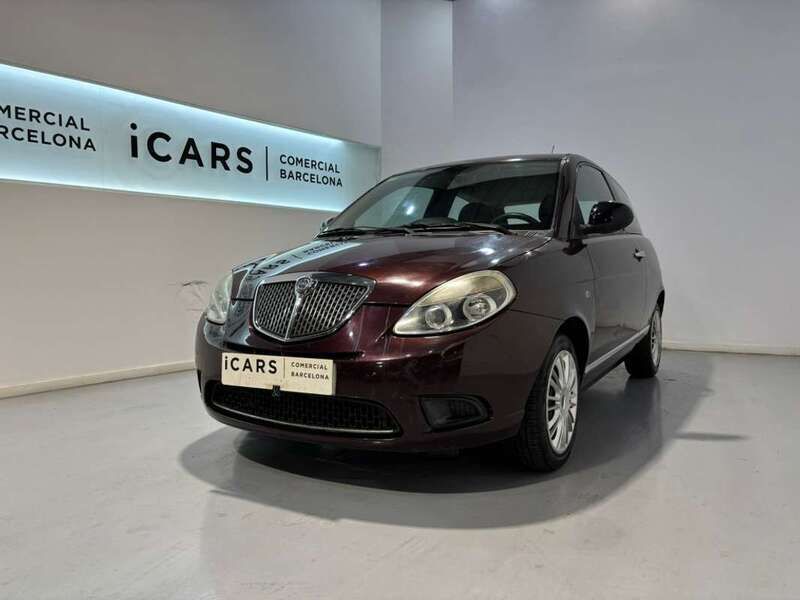 Burdeos Usado 2011 Lancia Ypsilon Gold Utilitario | 5990 € (Un poco caro) - Imagen 1/4